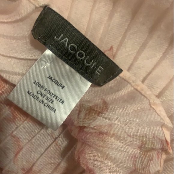 ✨JACQUIE pink floral scarf - Picture 3 of 5